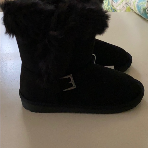 Black ugg like boots - Picture 2 of 3